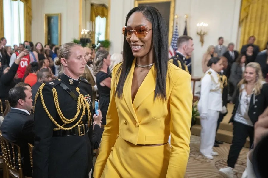 A’ja Wilson signs record $4.7 million contract and redefines the WNBA salary market | De Último Minuto English