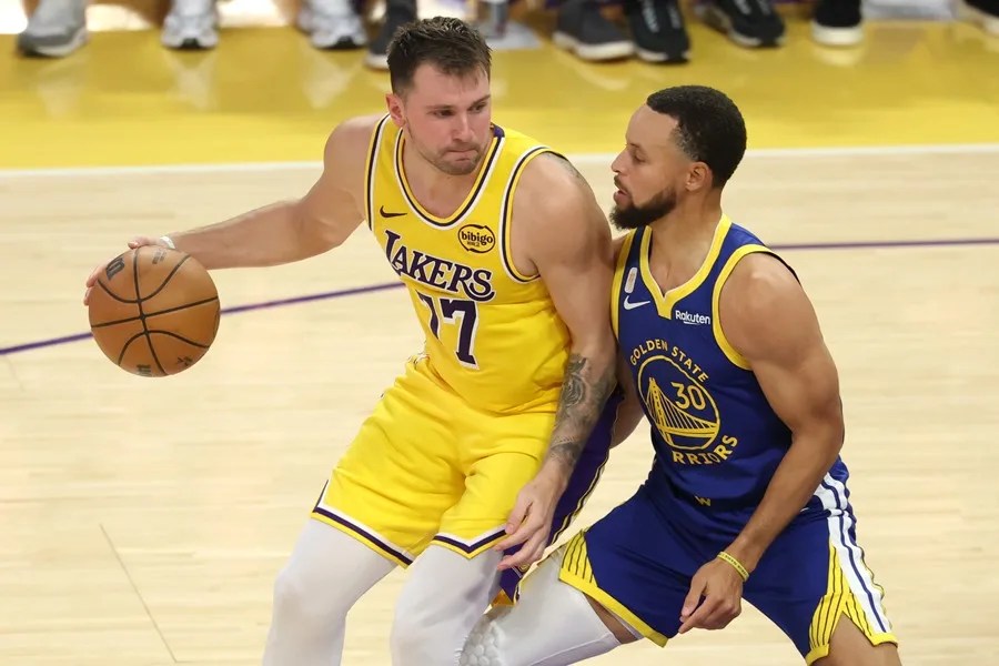 Curry and Dončić lead jersey sales in the NBA at the end of the regular season | De Último Minuto English