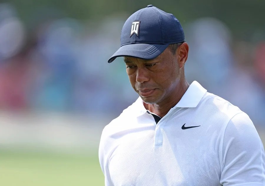Nuevo video revela que Tiger Woods miraba su teléfono al momento del accidente en Florida | De Último Minuto English