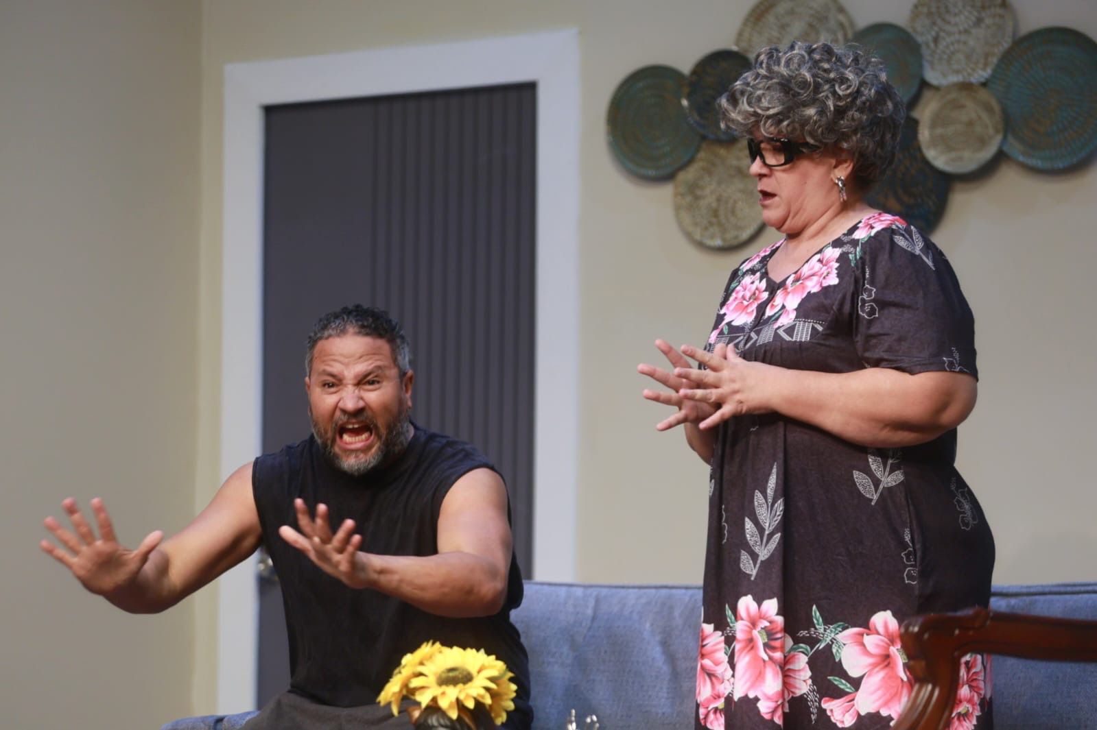 La Quinta Temporada de Teatro Banreservas cierra a sala llenacon “Mis tres suegras” y “Para subir al cielo” | De Último Minuto English