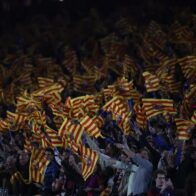 Incidentes en el Camp Nou: aficionados del Barcelona lanzan objetos al autobús del Atlético | De Último Minuto English
