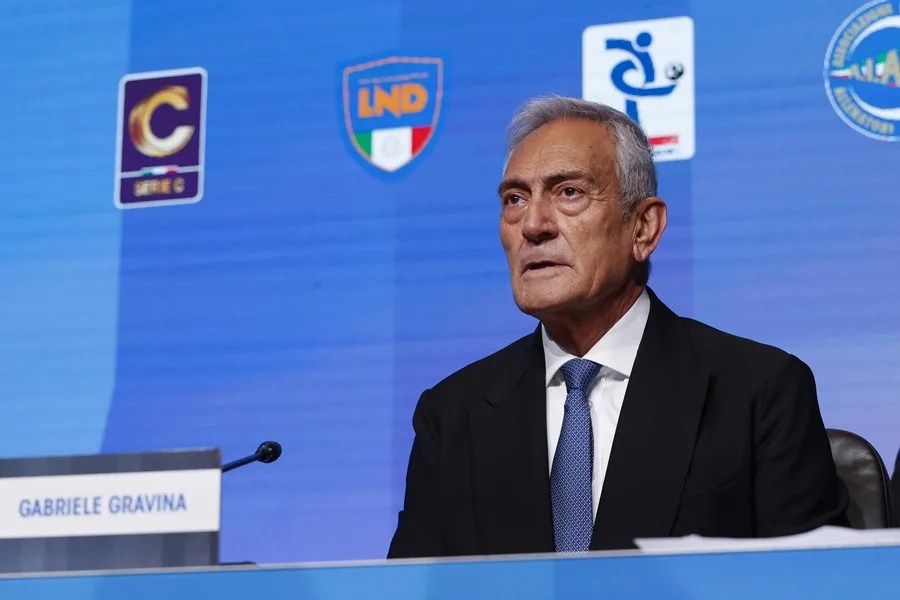 Renuncia el presidente del fútbol italiano tras fracaso rumbo al Mundial | De Último Minuto English