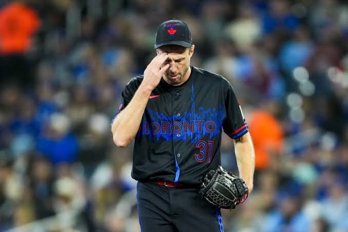 Max Scherzer placed on injured list, complicating Toronto's rotation | De Último Minuto English