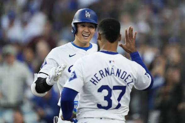Dodgers desatan ofensiva en Toronto con jonrones de Ohtani y Teóscar | De Último Minuto English