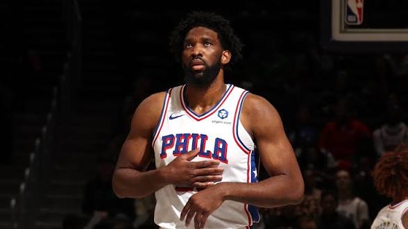 Joel Embiid es operado de emergencia por apendicitis y deja en incertidumbre a los Philadelphia 76ers | De Último Minuto English