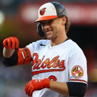 Henderson responde en el momento clave y Orioles vencen a White Sox en Chicago | De Último Minuto English