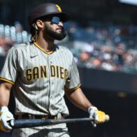 Tatis Jr. debuta en la segunda base y lidera triunfo de Padres sobre Rockies | De Último Minuto English