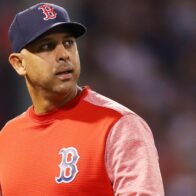 Red Sox fire Cora and restructure their coaching staff after a poor start | De Último Minuto English
