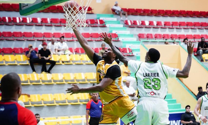 Thamba Decides at the End and Metros Complete Comeback Against Soles | De Último Minuto English