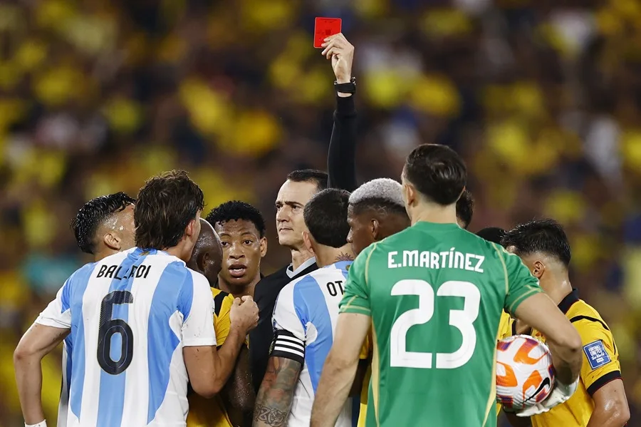 A change in FIFA rules will allow Otamendi and Caicedo to play the first match in the World Cup | De Último Minuto English