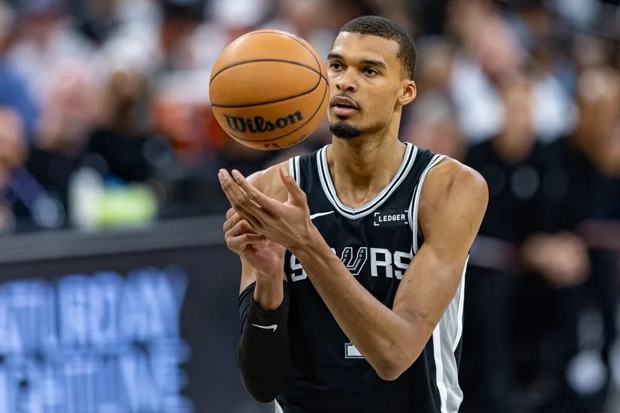 Wembanyama leads the NBA's All-Defensive First Team in the 2025-2026 season | De Último Minuto English