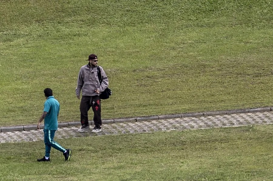 Neymar misses Brazil's first training session and undergoes medical tests | De Último Minuto English