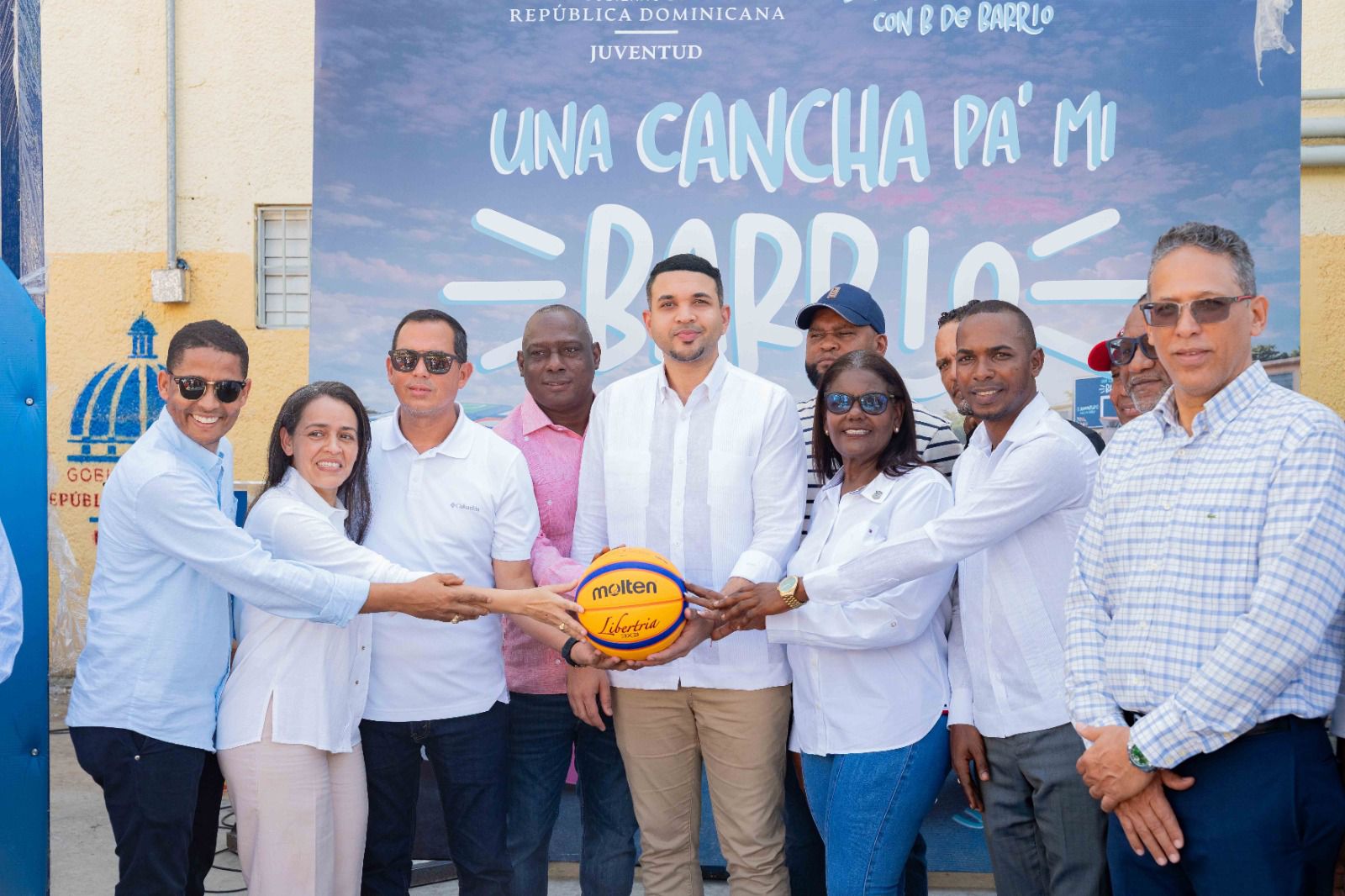 Young people from Haina receive new sports spaces through "Una Cancha Pa' mi Barrio" | De Último Minuto English