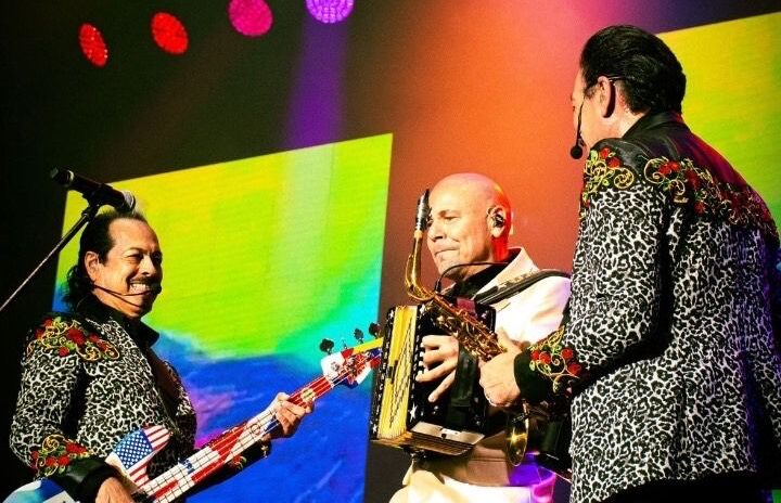 El Prodigio stands out in Tigres del Norte concert in SD | De Último Minuto English
