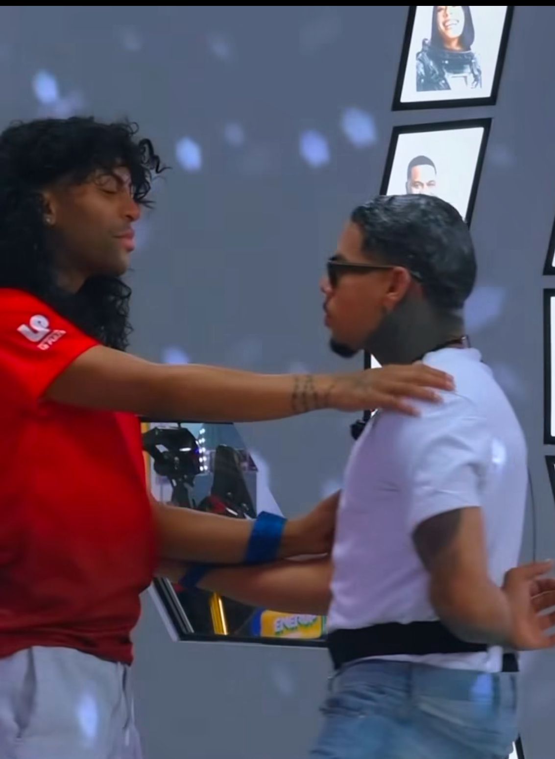 Carlos Montesquieu and Gino win as the best couple in the "Handcuffed" dynamic. | De Último Minuto English