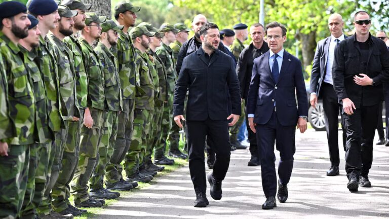 Ukraine will buy 20 Gripen aircraft and Sweden will donate another 16 fighter jets. | De Último Minuto English