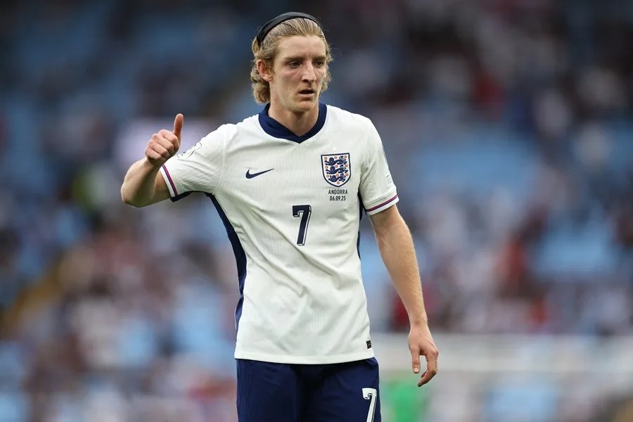 Barcelona signs English forward Anthony Gordon from Newcastle | De Último Minuto English