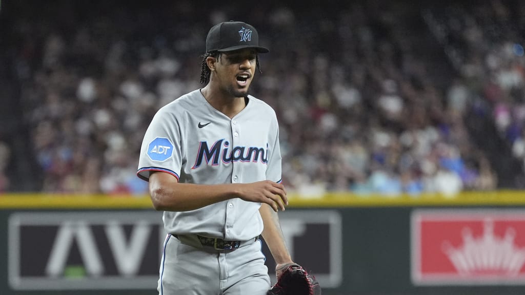 Eury Pérez exits with a hamstring injury after a brilliant performance against Toronto | De Último Minuto English