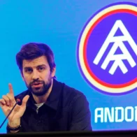 Piqué is sanctioned with two months of disqualification and six matches after incidents in LaLiga Hypermotion | De Último Minuto English