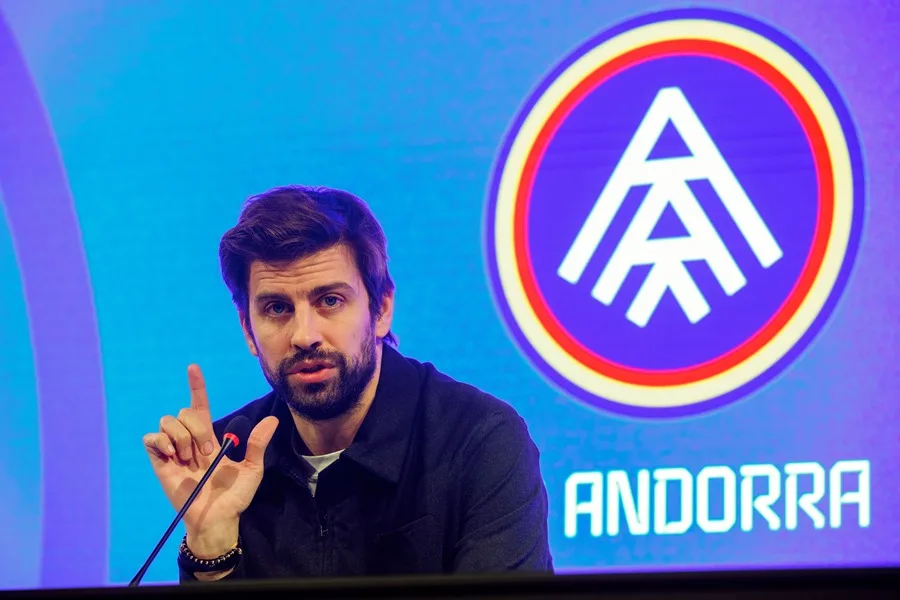 Piqué is sanctioned with two months of disqualification and six matches after incidents in LaLiga Hypermotion | De Último Minuto English