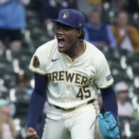 Uribe apologizes after controversial gestures; Ohtani to start against Rockies despite hand injury | De Último Minuto English