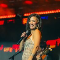 She is Nella, the Venezuelan singer who opened Kany García's concert in the DR | De Último Minuto English