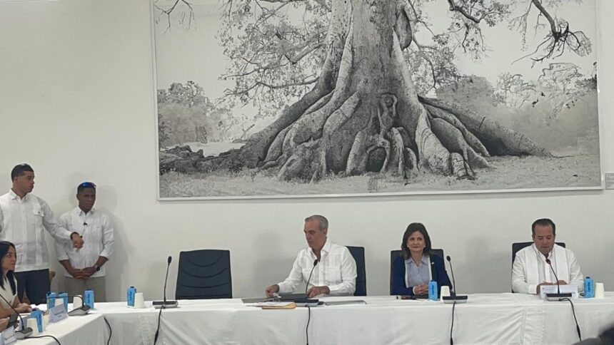Abinader leads Council of Ministers in Santiago to evaluate works and development | De Último Minuto English