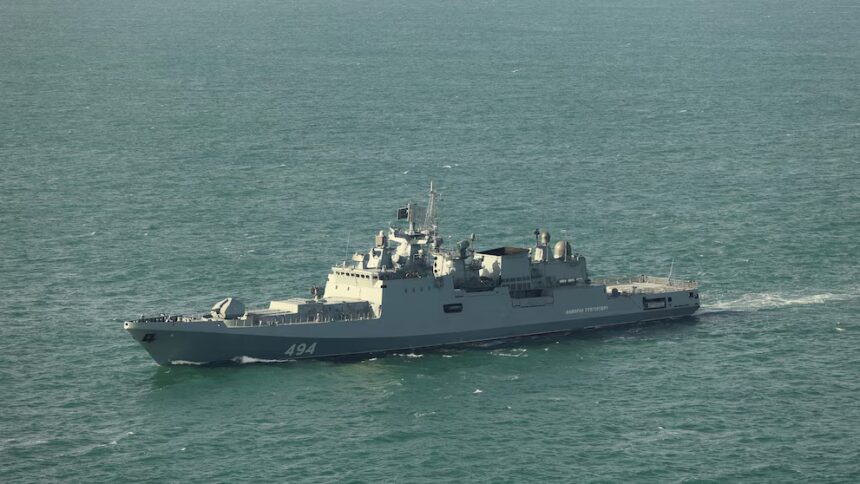 Russian frigate fires warning shots at British yacht in the English Channel | De Último Minuto English