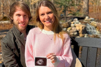 YouTuber and his wife reveal they terminated pregnancy due to Down syndrome diagnosis | De Último Minuto English
