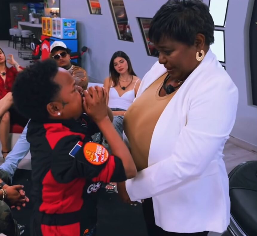 Pio La Ditingancia cries upon reuniting with his mother on Planeta Alofoke | De Último Minuto English