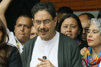 "Iván Cepeda votes confident in a comeback that will lead him to the Presidency of Colombia" | De Último Minuto English