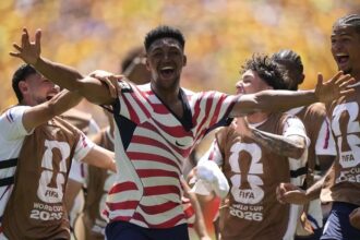 "United States defeats Australia and secures its ticket to the round of 32 of the 2026 World Cup" | De Último Minuto English