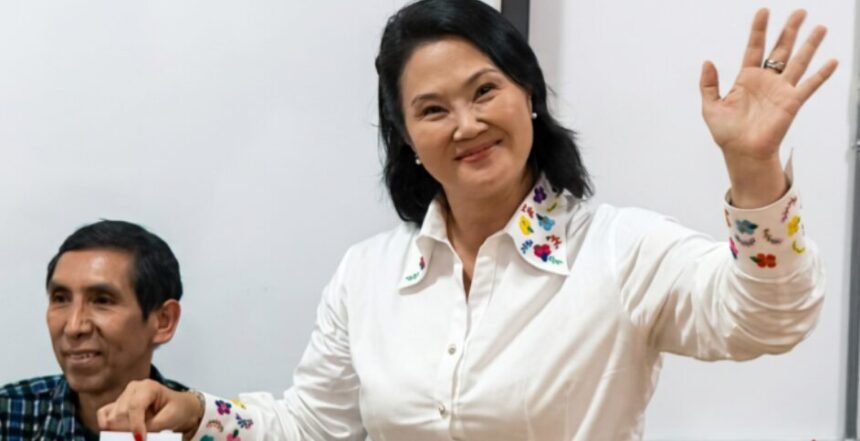 Keiko Fujimori casts her vote in San Borja during the presidential runoff in Peru | De Último Minuto English