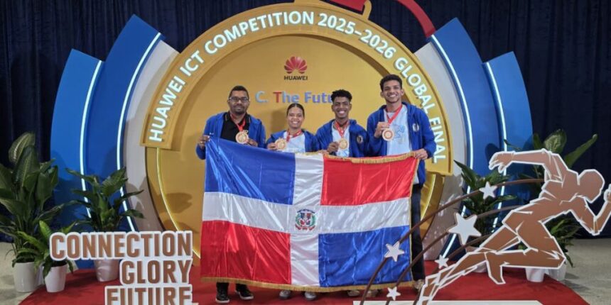 PUCMM students win top award at Huawei technological competition in China | De Último Minuto English