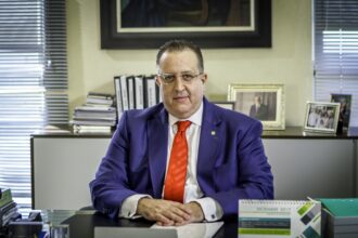 Government proposes raising corporate income tax to 30% for three years for large companies | De Último Minuto English