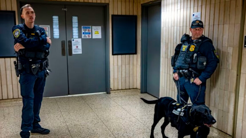 "Judge blocks immigration court arrests pushed by Trump administration" | De Último Minuto English