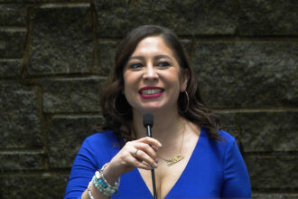 "Jessica González-Rojas defeats Jessica Ramos and wins New York State Senate seat" | De Último Minuto English