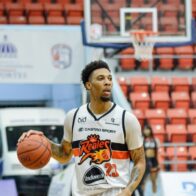 Royals rely on defense to defeat the Giants in the elimination phase | De Último Minuto English