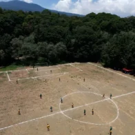 The soccer field that endures inside an ancient volcano in the south of Mexico City | De Último Minuto English