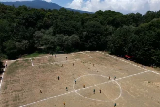 The soccer field that endures inside an ancient volcano in the south of Mexico City | De Último Minuto English