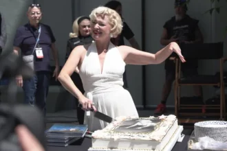 Roses, a cake and cinema: Hollywood celebrates the legacy of Marilyn Monroe | De Último Minuto English