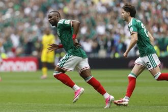 Mexico defeats South Africa and achieves its first victory in a World Cup opening match | De Último Minuto English