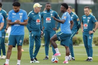 "Vinícius has 2 goals and 1 assist; Ancelotti supports him at Brazil's training session" | De Último Minuto English
