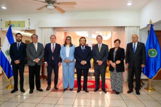 Vice President Félix Ulloa gathers diplomats in San Salvador to promote Central American integration | De Último Minuto English