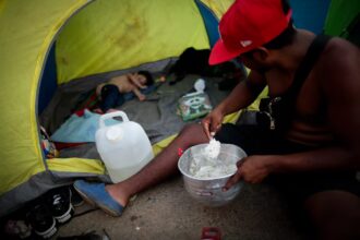 "Almost 5,000 migrants return from North America to South America through Panama" | De Último Minuto English