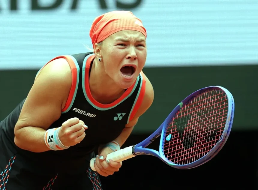 Bombshell at Roland Garros: Russian Shnaider takes down the giant Sabalenka | De Último Minuto English
