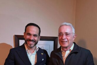 Uribe and De la Espriella hold a meeting in Barranquilla after the first electoral round | De Último Minuto English