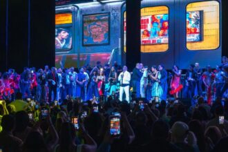 Sergio George celebrates his 65th birthday alongside salsa legends | De Último Minuto English