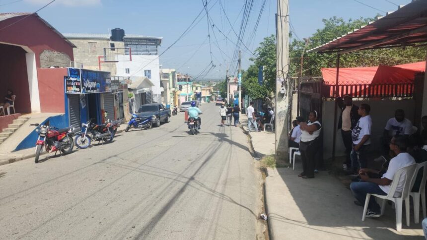 Child dies after being hit by a motorcyclist; family members demand justice | De Último Minuto English