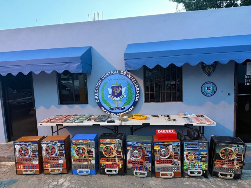 DINTEL seizes weapons, alleged cocaine, slot machines, and cash during operations in Santo Domingo Norte | De Último Minuto English